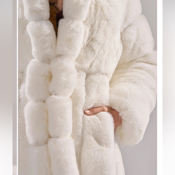 AKIRA Berlin Hooded Faux Fur Luxurious Coat - Picture 7 of 7